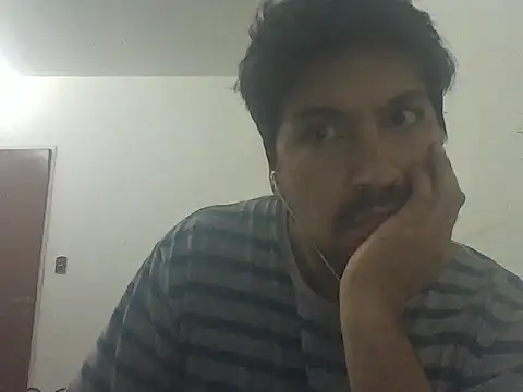 Snapshot of LeCorbu10 chatting on April 10, 4:39 am LeCorbu10 online show from April 10, 4:39 am