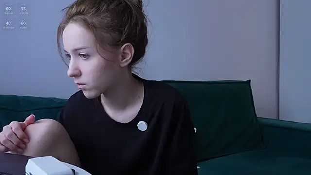 Snapshot of monnymoonn chatting on July 31, 6:24 am monnymoonn online show from July 31, 6:24 am