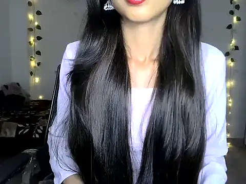 SIKSHA SINGH online show from May 27, 8:28 pm
