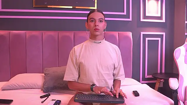 Snapshot of Luxa_Velvet chatting on February 28, 12:50 pm Luxa Velvet online show from February 28, 12:50 pm