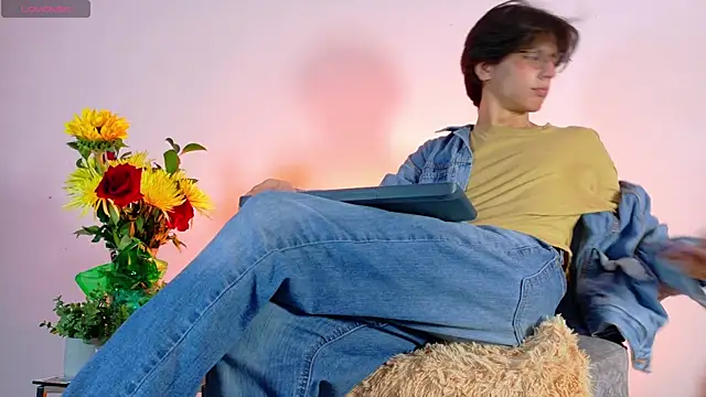 lui x dust online show from April 4, 3:38 am