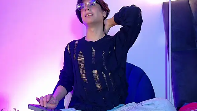 lui x dust online show from April 18, 3:10 am