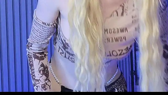 KarmaArms online show from April 18, 7:40 pm