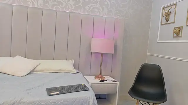 Snapshot of Emily__Stef chatting on July 15, 11:48 am Emily Stef online show from July 15, 11:48 am