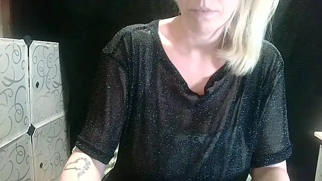 Snapshot of LadySecret_X chatting on February 23, 5:10 pm LadySecret X online show from February 23, 5:10 pm