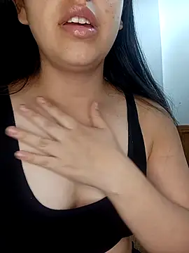 Rosyshadow online show from April 16, 9:15 pm