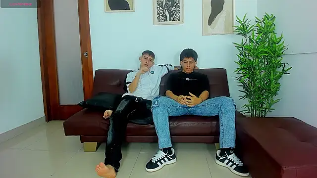 Snapshot of crazyhouse01 chatting on February 25, 7:56 pm crazyhouse01 online show from February 25, 7:56 pm