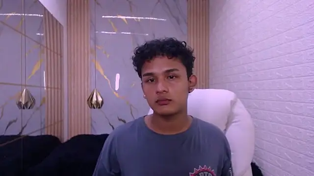 Snapshot of velvet_o chatting on February 24, 3:26 am velvet o online show from February 24, 3:26 am