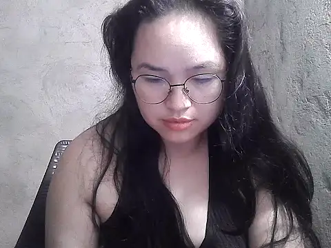wildchinita00 online show from June 6, 10:25 pm