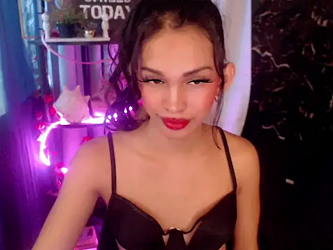 Snapshot of GoddessHugeCock chatting on March 3, 3:45 am GoddessHugeCock online show from March 3, 3:45 am