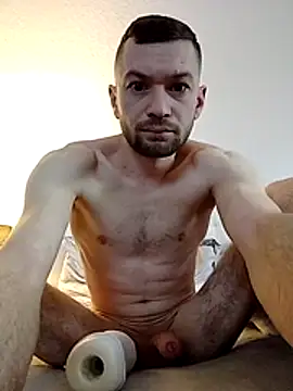 Snapshot of Sufletranit chatting on February 22, 8:57 am Sufletranit online show from February 22, 8:57 am