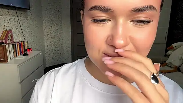 JoycelynUrion online show from April 11, 11:14 am