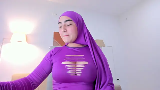 Snapshot of Malika_Noor chatting on June 7, 3:49 pm Malika Noor online show from June 7, 3:49 pm