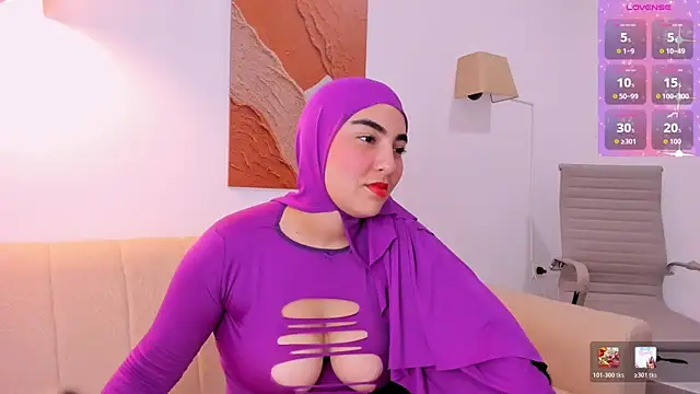 Snapshot of Malika_Noor chatting on June 29, 1:33 pm Malika Noor online show from June 29, 1:33 pm