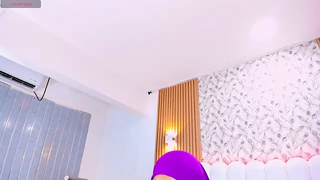 Snapshot of Malika_Noor chatting on July 6, 9:39 pm Malika Noor online show from July 6, 9:39 pm