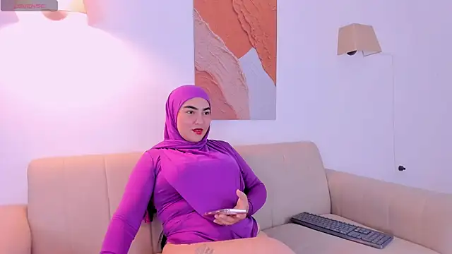 Snapshot of Malika_Noor chatting on July 16, 2:34 pm Malika Noor online show from July 16, 2:34 pm