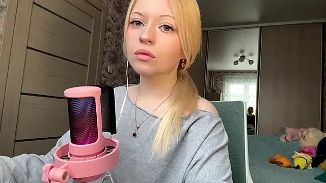 Snapshot of JeneeBIanks chatting on February 28, 9:10 am JeneeBIanks online show from February 28, 9:10 am