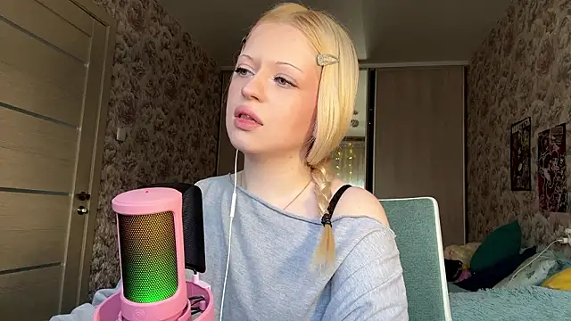 JeneeBIanks online show from March 14, 11:37 am