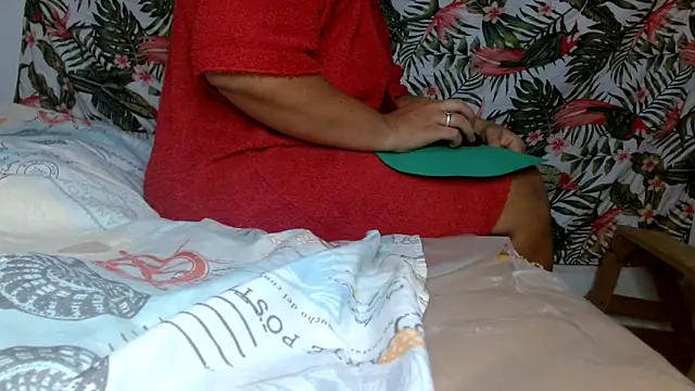 Snapshot of smallvioleta69 chatting on March 2, 6:15 pm smallvioleta69 online show from March 2, 6:15 pm