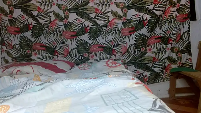 Snapshot of smallvioleta69 chatting on March 3, 6:47 pm smallvioleta69 online show from March 3, 6:47 pm