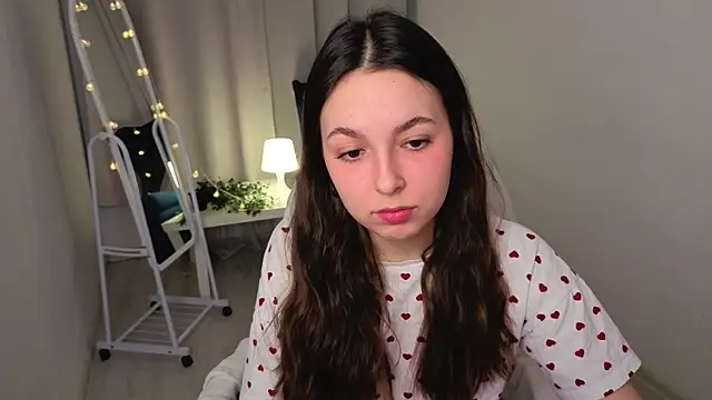 Snapshot of BellaThery chatting on February 22, 5:40 am BellaThery online show from February 22, 5:40 am