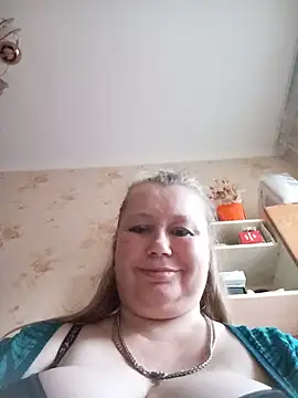Snapshot of KiraStanton chatting on June 7, 5:49 pm KiraStanton online show from June 7, 5:49 pm