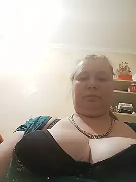 Snapshot of KiraStanton chatting on June 17, 6:53 pm KiraStanton online show from June 17, 6:53 pm
