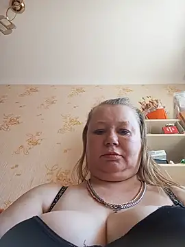 Snapshot of KiraStanton chatting on June 19, 11:25 am KiraStanton online show from June 19, 11:25 am