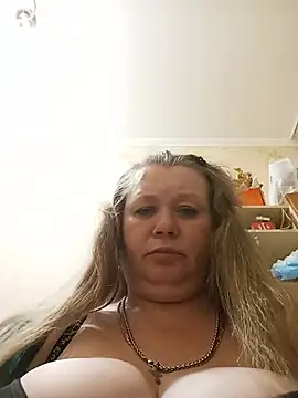 Snapshot of KiraStanton chatting on June 26, 1:21 am KiraStanton online show from June 26, 1:21 am