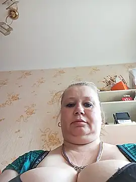 Snapshot of KiraStanton chatting on July 6, 1:52 pm KiraStanton online show from July 6, 1:52 pm