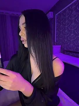 Olivia Noor online show from April 15, 5:42 pm