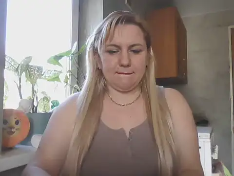 Snapshot of SexyNotaXX chatting on March 4, 11:16 am SexyNotaXX online show from March 4, 11:16 am