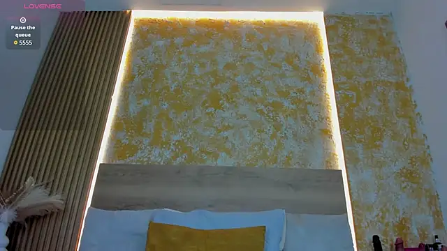 julietta pink online show from March 31, 11:32 am