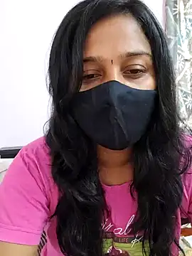 Snapshot of Shaliniqueen chatting on July 1, 9:33 am Shaliniqueen online show from July 1, 9:33 am