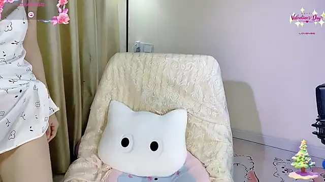 okyssa online show from June 6, 3:11 am