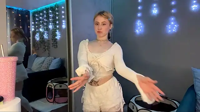 ZyrelihVayne online show from March 4, 8:09 am