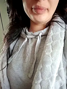 halii21 online show from March 10, 9:58 am