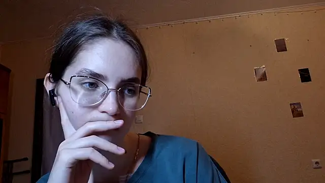 Katelemon online show from June 3, 2:33 pm