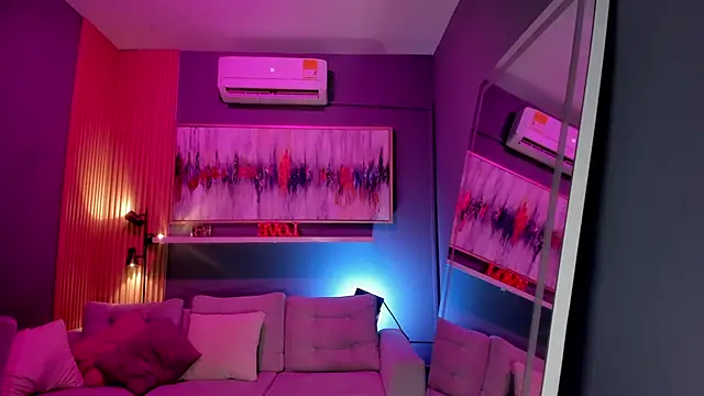 janinne lu online show from April 7, 11:10 am