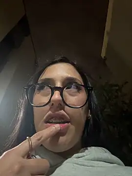 Snapshot of susi_chimm chatting on February 27, 2:33 am susi chimm online show from February 27, 2:33 am