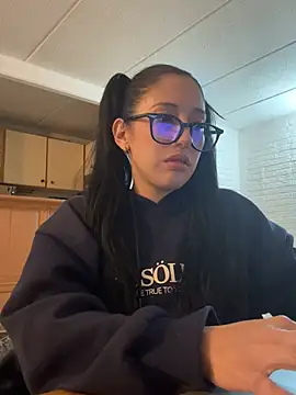 Snapshot of susi_chimm chatting on March 1, 2:02 am susi chimm online show from March 1, 2:02 am