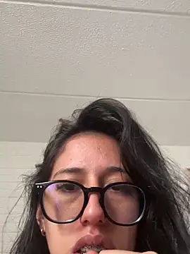 Snapshot of susi_chimm chatting on March 3, 1:06 pm susi chimm online show from March 3, 1:06 pm