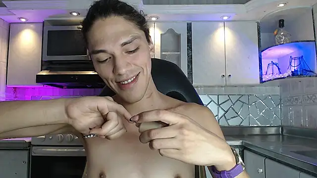 CrisOzzz online show from April 5, 6:49 pm