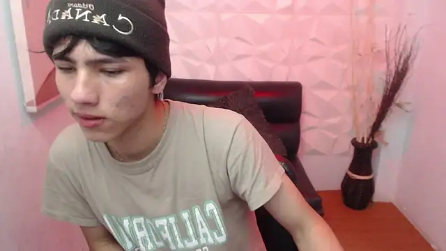 Snapshot of Stich_23 chatting on March 4, 3:56 am Stich 23 online show from March 4, 3:56 am