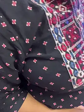 Queenlipx online show from April 4, 5:10 pm