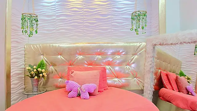 kiara mils online show from February 25, 12:15 pm