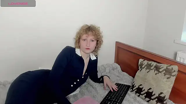 Snapshot of AnnStasia chatting on February 23, 3:42 pm AnnStasia online show from February 23, 3:42 pm