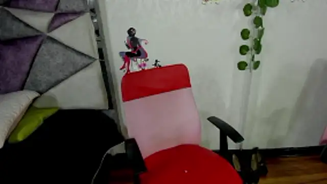 Snapshot of JennieRider chatting on May 8, 4:45 pm JennieRider online show from May 8, 4:45 pm