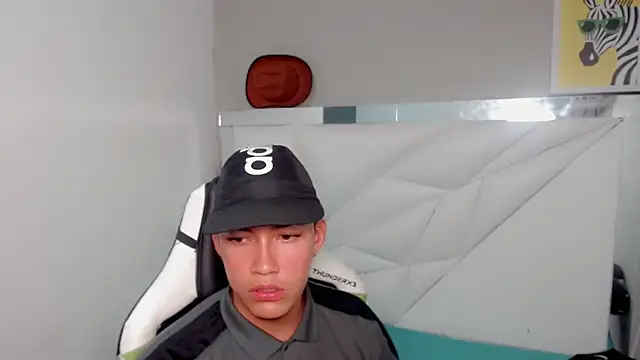 Snapshot of Street_poemm_ chatting on February 25, 3:27 am Street poemm online show from February 25, 3:27 am