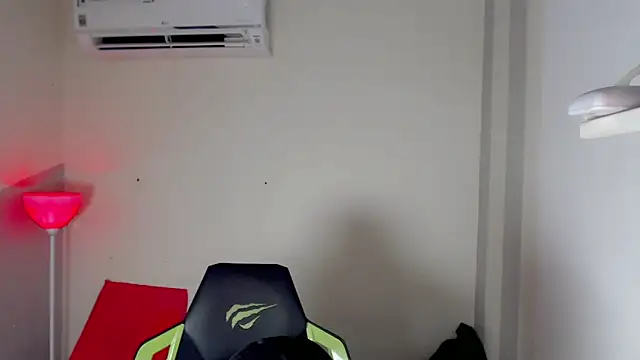 Snapshot of Street_poemm_ chatting on March 3, 9:21 pm Street poemm online show from March 3, 9:21 pm